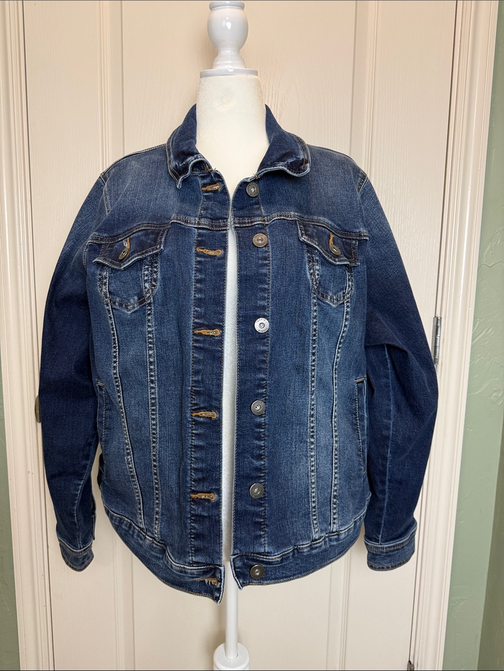 torrid Dark Blue Denim Trucker Jean Jacket Sz 3 3X